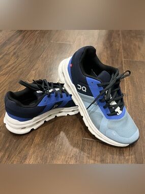 On Cloud Cloudrunner Chambray Midnight women’s size 9.5